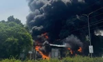 Cháy xưởng phế liệu. 