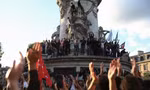 Đám đông tập trung tại quảng trường Place de la Republique ở Paris ngày 10/6, để phản đối đảng RN sau cuộc bầu cử Nghị viện châu Âu. (Ảnh: Reuters)