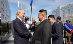 Chủ tịch Triều Tiên Kim Jong Un gặp Tổng thống Nga Vladimir Putin tại cảng vũ trụ Vostochny ở tỉnh Amur thuộc vùng Viễn Đông, Nga, ngày 13/9/2023. (Ảnh: KCNA)