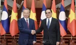 Chủ tịch nước Tô Lâm hội kiến Thủ tướng Lào Sonexay Siphandone. (Ảnh: TTXVN)