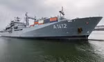 Tàu tiếp tế Frankfurt am Main khi neo ở cảng Incheon, Hàn Quốc. (Ảnh: Reuters)