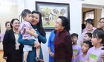 Phu nhân Ngô Phương Ly và Phu nhân Naly Sisoulith thăm Làng trẻ em Birla Hà Nội