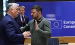 Thủ tướng Hungary Viktor Orban và Tổng thống Ukraine Volodymir Zelensky gặp nhau bên lề thượng đỉnh EU ngày 27/6. (Ảnh: Reuters)