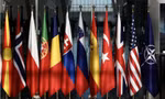 Quốc kỳ của các thành viên NATO ở lối vào trụ sở của liên minh ở Brussels. (Ảnh: Reuters)