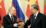 Chủ tịch nước Tô Lâm và Tổng thống Nga Vladimir Putin trong tiệc chiêu đãi tối 20/6. (Ảnh: Nguyễn Khánh)