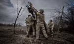 Binh lính Ukraine ở Donetsk. (Ảnh: NYT)