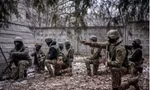 Các tình nguyện viên Ukraine được huấn luyện ở Kiev ngày 9/1. (Ảnh: Reuters)