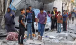 Hàng ngàn phụ nữ và trẻ em ở Dải Gaza thiệt mạng trong các cuộc tấn công của Israel vào Dải Gaza. (Ảnh: Reuters)