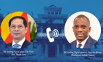 Bộ trưởng Ngoại giao Bùi Thanh Sơn và Bộ trưởng Ngoại giao và Hợp tác Benin Olushegun Adjadi Bakari. (Ảnh: Mofa)
