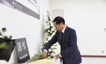 Phó Thủ tướng, Bộ trưởng Ngoại giao Bùi Thanh Sơn viếng và ghi sổ tang chia buồn tại Đại sứ quán Hàn Quốc