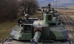 Hình ảnh xe tăng Leclerc của Pháp tham gia huấn luyện trong căn cứ quân sự Cincu ở Romania ngày 8/12/2022. (Ảnh: Getty)