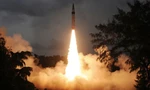 Tên lửa Agni-5 khi phóng thử nghiệm. (Ảnh: Getty)