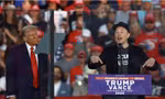 Tỷ phú Elon Musk tham gia cuộc vận động của ông Trump ngày 5/10. (Ảnh: Reuters)