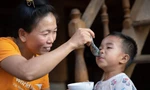 Việt Nam tiếp tục đối mặt với gánh nặng kép về dinh dưỡng trẻ em. (Ảnh: World Vision)