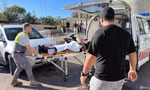 Một người bị thương vì máy nhắn tin phát nổ được đưa đến bệnh viện Zahraa ở Beirut ngày 17/9. (Ảnh: AP)