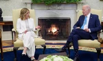 Tổng thống Mỹ Joe Biden trong cuộc gặp Thủ tướng Ý Giorgia Meloni tại Phòng Bầu dục ngày 1/3. (Ảnh: AP)