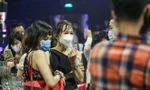 Nghìn người chen chân vào vũ trường ở 'phố Tây' Tạ Hiện