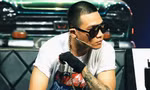Rapper Wowy trích máu làm mực vẽ tranh để triển lãm