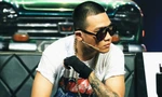 Rapper Wowy trích máu làm mực vẽ tranh để triển lãm