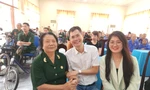 Công ty địa ốc Him Lam và báo Tiền Phong thăm, tặng quà thương bệnh binh tại Long Đất