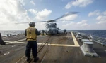 Một chiếc trực thăng săn ngầm MH-60R trên boong tàu khu trục USS Ralph Johnson trong chuyến đi qua Biển Đông hồi tháng 1. (Ảnh: US Navy)