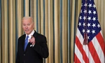 Tổng thống Mỹ Joe Biden khẳng định sẽ viện trợ thêm pháo cho Ukraine. (Ảnh: Reuters)