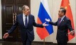 Ngoại trưởng Nga Sergei Lavrov và người đồng cấp Trung Quốc Vương Nghị gặp nhau tại Indonesia ngày 7/7. (Ảnh: Reuters)