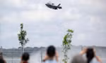 Một chiếc tiêm kích tàng hình F-35B của Mỹ biểu diễn trong triển lãm phòng không Singapore ngày 15/2. (Ảnh: Reuters)