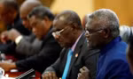 Thủ tướng Quần đảo Solomon Manasseh Sogavare trong một cuộc hội đàm với Thủ tướng Trung Quốc Lý Khắc Cường tại Bắc Kinh. (Ảnh: Reuters)