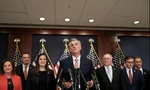 Lãnh đạo đảng Cộng hoà tại Hạ viện (giữa) Kevin McCarthy. (Ảnh: Reuters)