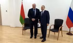 Tổng thống Nga Vladimir Putin và người đồng cấp Belarus Alexander Lukashenko trong cuộc gặp ngày 12/4. (Ảnh: Reuters)
