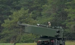 Một hệ thống lựu pháo HIMARS M142 tham gia cuộc tập trận ở Latvia ngày 26/9. (Ảnh: Reuters) 