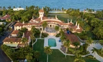 Toàn cảnh khu nghỉ dưỡng Mar-a-Lago bên bờ biển Palm Beach ở Florida. (Ảnh: CNN)