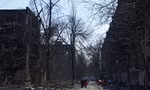 Cảnh tượng tan hoang ở thành phố cảng Mariupol của Ukraine. (Ảnh: Reuters)