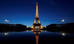 Tháp Eiffel ở Paris sẽ bị tắt điện sớm hơn bình thường. (Ảnh: Reuters)