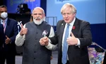 Thủ tướng Ấn Độ Narendra Modi (trái) và Thủ tướng Anh Boris Johnson trong cuộc gặp bên lề hội nghị thượng đỉnh khí hậu COP26 tại Anh vào tháng 11/2021. (Ảnh: Reuters)