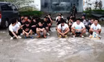 Một nhóm người Việt được giải cứu trong chiến dịch truy quét của chính quyền Campuchia ngày 27/8. (Ảnh: Khmer Times)