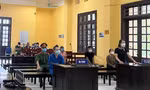 Bị cáo Nguyễn Văn Chung (giữa) ra tòa lĩnh án tử hình -Ảnh: CĐ