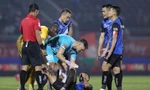 Cầu thủ CLB TPHCM sốc khi chứng kiến chấn thương của đồng đội