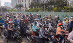 Vật vã đến 'nghẹt thở' khi di chuyển tại 2 nút giao lớn nhất TPHCM 