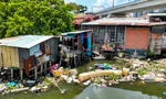 Cận cảnh rạch ở TPHCM ô nhiễm nặng, hơn 1.000 căn nhà cần di dời