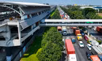Tiến độ thi công cầu bộ hành tuyến metro số 1 ở TPHCM 
