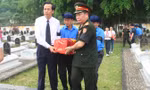 Lãnh đạo Bộ LĐTBXH và Tỉnh ủy, UBND tỉnh Thanh Hóa cùng các ban, ngành an táng 26 hài cốt liệt sỹ sáng 10/5 tại Nghĩa trang Bá Thước. Ảnh: Hoàng Lam.