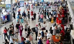 Sân bay Nội Bài, ga Hà Nội tấp nập khách ngày đầu nghỉ Giỗ Tổ