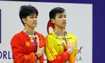 Kim Sơn (phải) nhận HCĐ cự ly 400m hỗn hợp cá nhân. Ảnh: VTCnews 