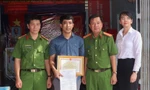 Chủ tịch Vĩnh Long khen thưởng thanh niên dũng cảm bắt cướp