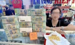 Thực hư một phụ nữ trúng số độc đắc 9 tỷ đồng, rạng rỡ mua vàng bên 'đống tiền' 