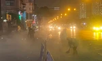 VIDEO CLIP: Công trường dùng máy thổi bụi mù mịt giữa cao điểm ô nhiễm không khí ở Hà Nội