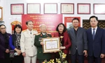 Bí thư Hà Nội trao Huy hiệu 85 năm tuổi Đảng tặng Thiếu tướng Huỳnh Đắc Hương