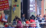 Hà Nội cho bán hàng ăn tại chỗ, taxi hoạt động trở lại từ sáng mai